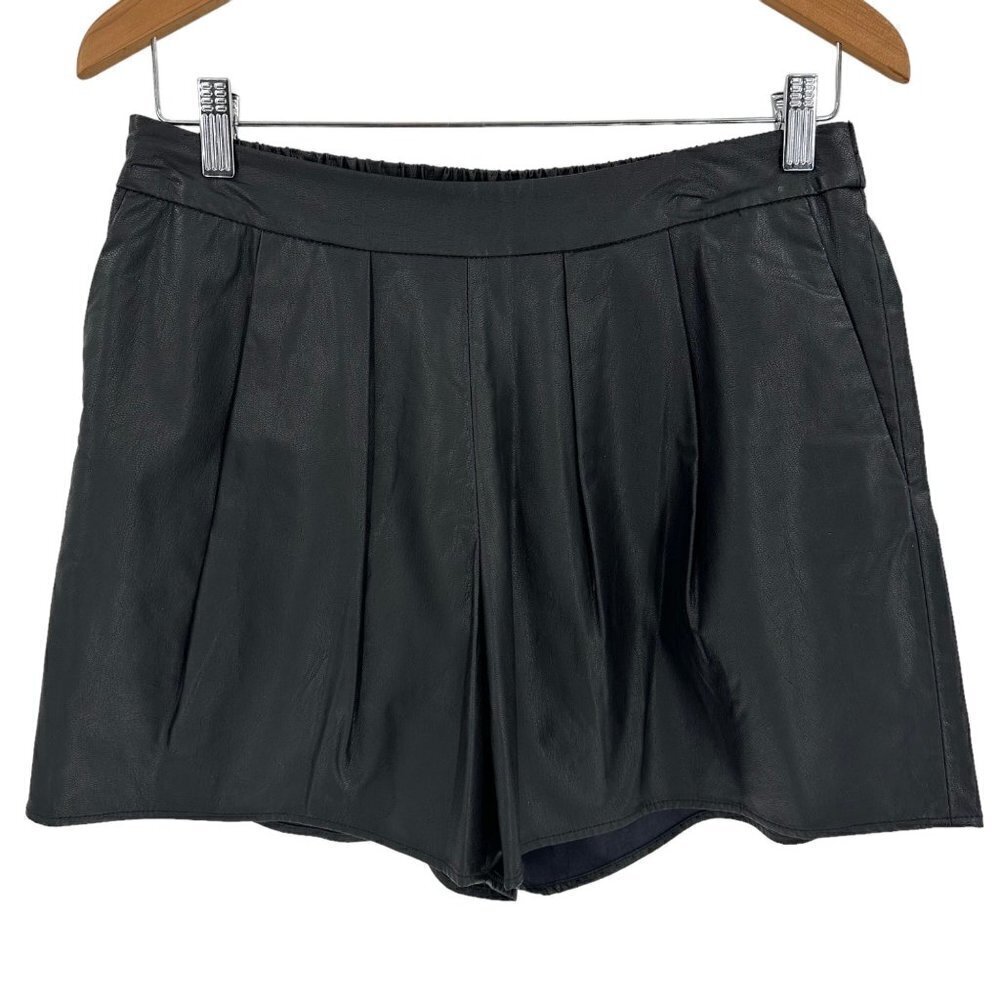 CeCe Vegan Faux Leather Stretch Pleated Shorts Black Women's Sz 10